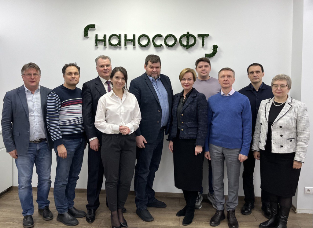 Представители компаний «Нанософт», «СиСофт Девелопмент» и СПбГАСУ на церемонии подписания дорожной карты.png